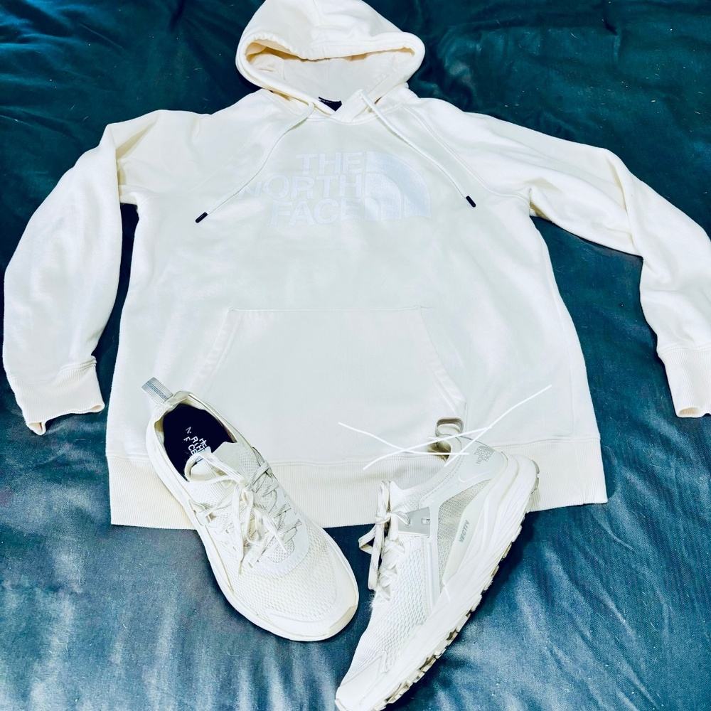 North face  Sweatshirt w/ matching Sneakers